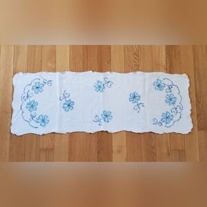 Vintage Embroidered Blue & White Linen‎ Table Runner
